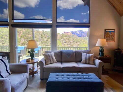 Historic A-Frame Panoramic Red Rock Views!