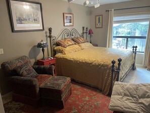 1 bedroom, desk, iron/ironing board, free WiFi - View with a room Cathedral Rock too! (Sedona)