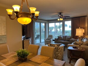 Smart TV, reproductor de DVD, libros y videoteca 