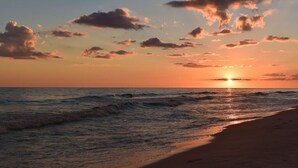 På stranden