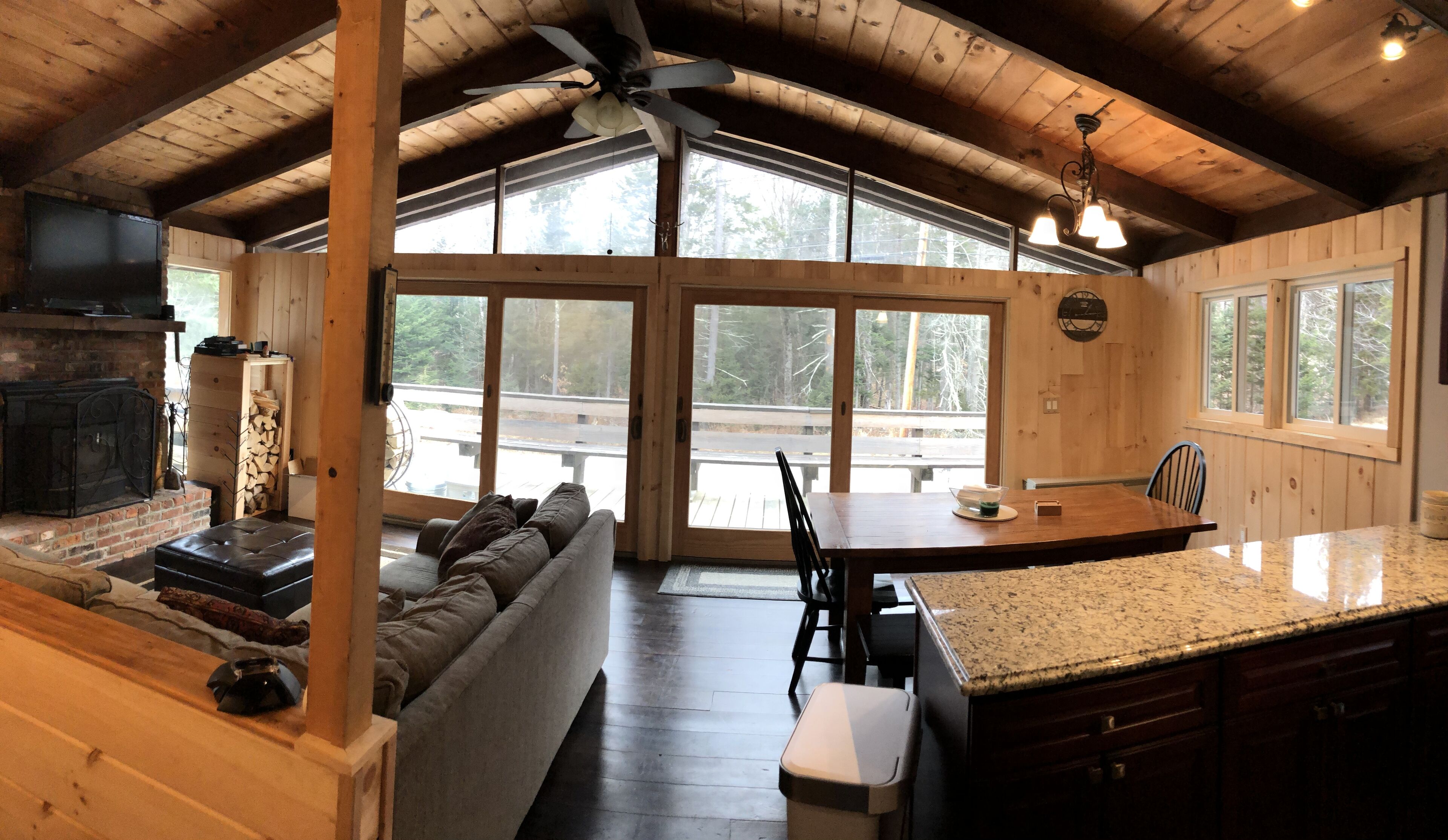 1.2 Miles from Mount Snow On the Vast trail for Snowmobilers close to it all.