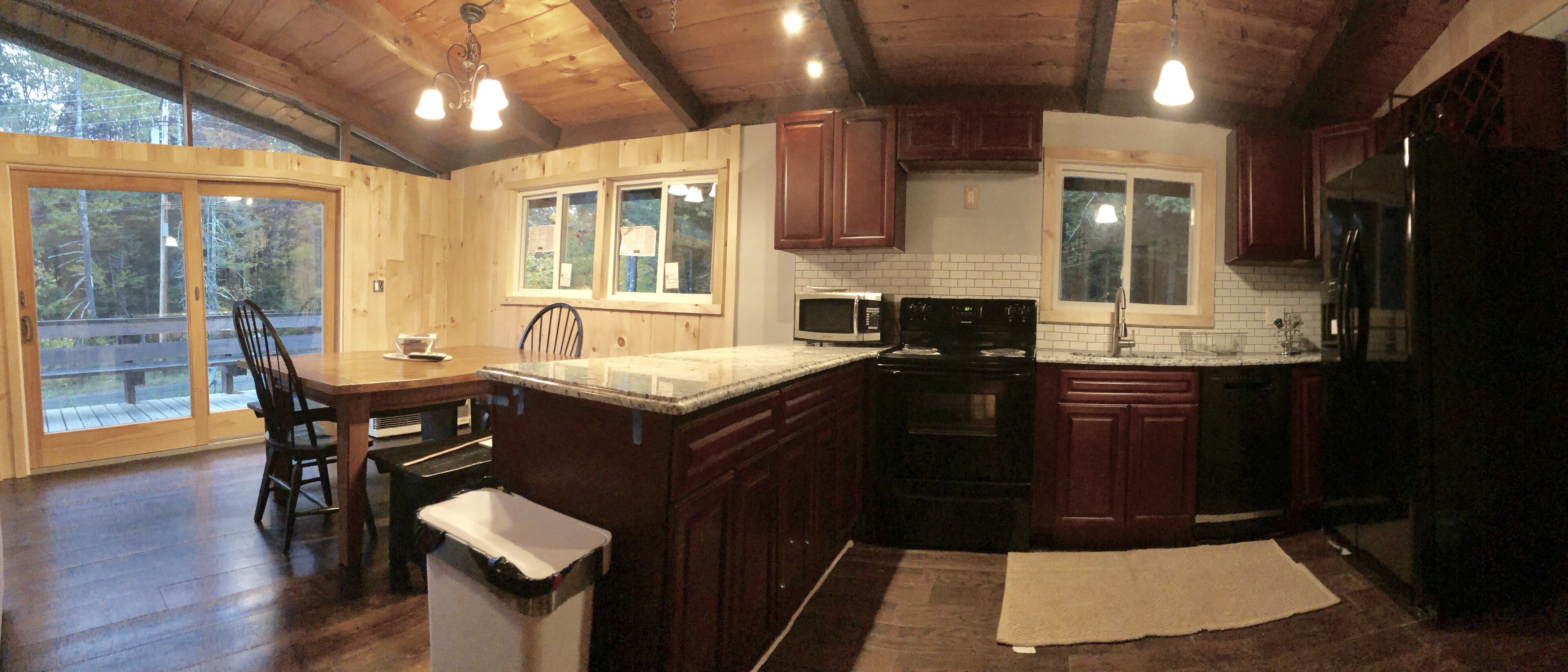 1.2 Miles from Mount Snow On the Vast trail for Snowmobilers close to it all.