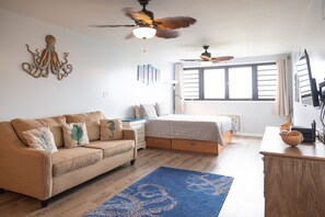 Zimmersafe, BĂŒgeleisen/BĂŒgelbrett, kostenloses WLAN, BettwĂ€sche