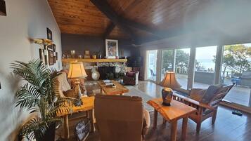 Smart TV, fireplace, DVD player