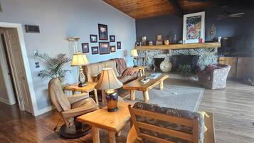 Smart TV, fireplace, DVD player