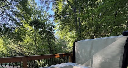 Romantic A-Frame Retreat Near Gatlinburg/Great Smoky Mountains National Park