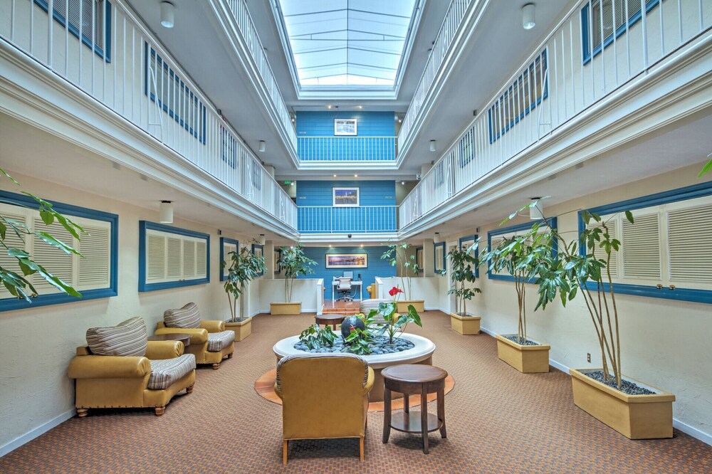 Suites at Fisherman's Wharf