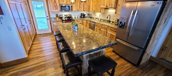 Secluded Mountain Retreat 2.7 Acres - Powder Mountain, Snowbasin, Nordic Valley