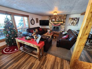 Smart-TV, Kamin, DVD-Player, Stereoanlage