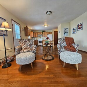 Interior - Parks Riverside A in Gardiner, MT North Entrance to Yellowstone (Gardiner)