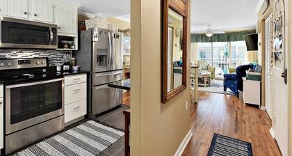 2 BR 2 BA King Master Suites, Located Close to Convention Center & Seacrets