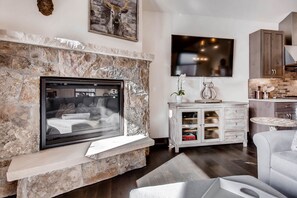 Smart TV, caminetto, videogiochi, stampante