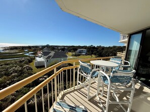 Outdoor dining - 3BR/2BA South Tower -It's All About the View!! 2 Kings + 2 Twins + Beach Locker! (Myrtle Beach)