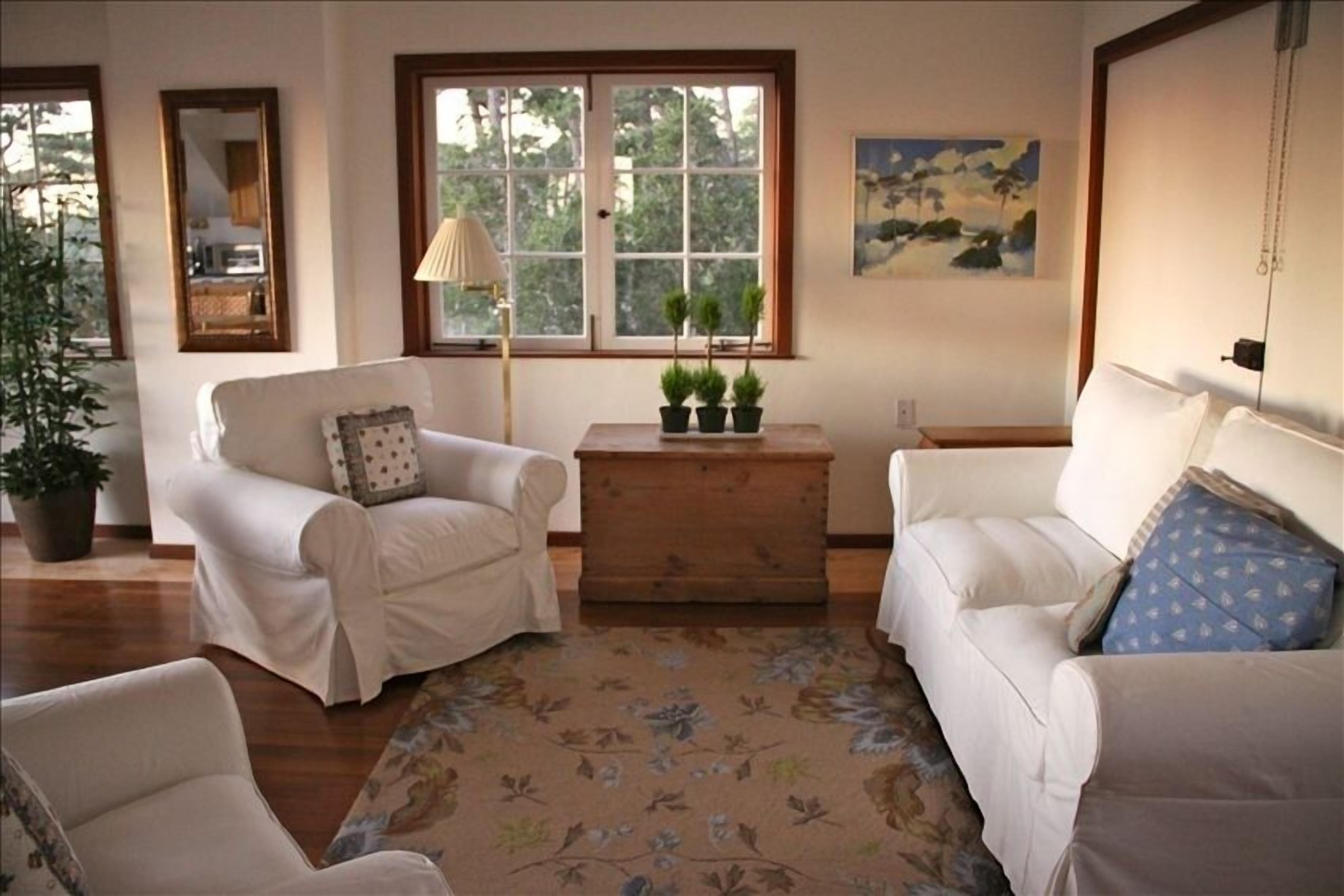 Ocean View French Country Cottage, Charming & Tranquil, Beach!