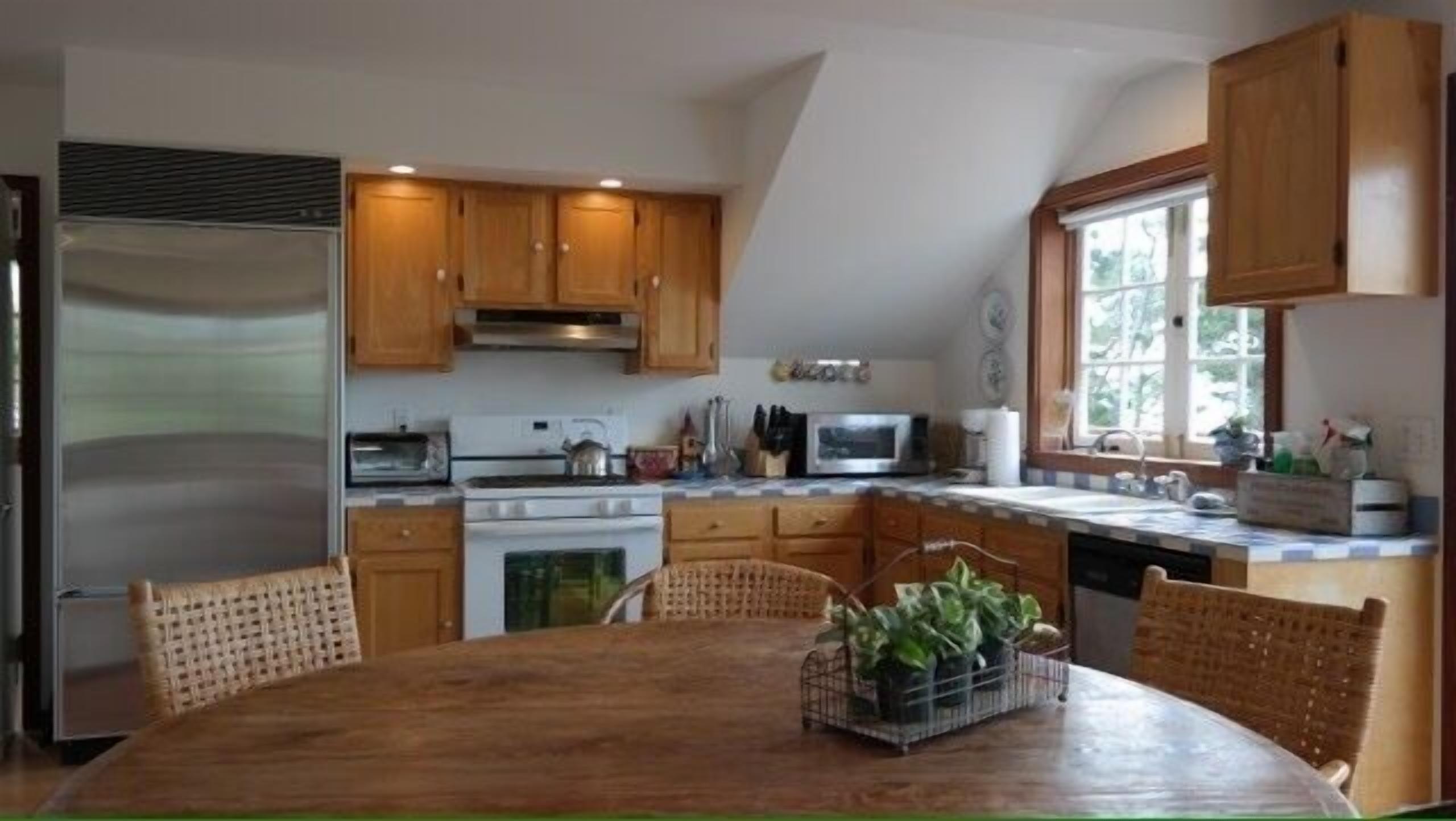 Ocean View French Country Cottage, Charming & Tranquil, Beach!