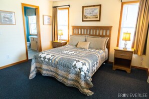 4 bedrooms, desk, travel crib, free WiFi