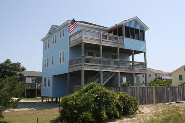 Ooh La La! Kinnakeet!
Ocean side in Avon on Marlin Dr.