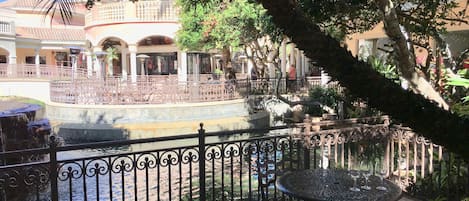 تناول الطعام بالخارج