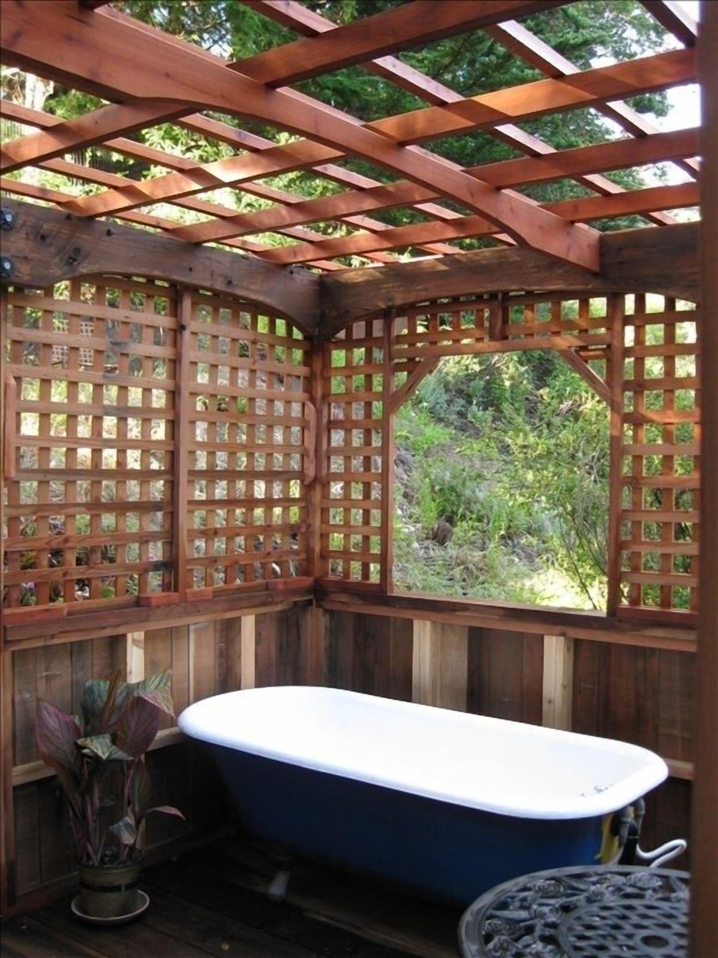 Gem of a cabin with craftsman touches in a very lovely setting with internet 