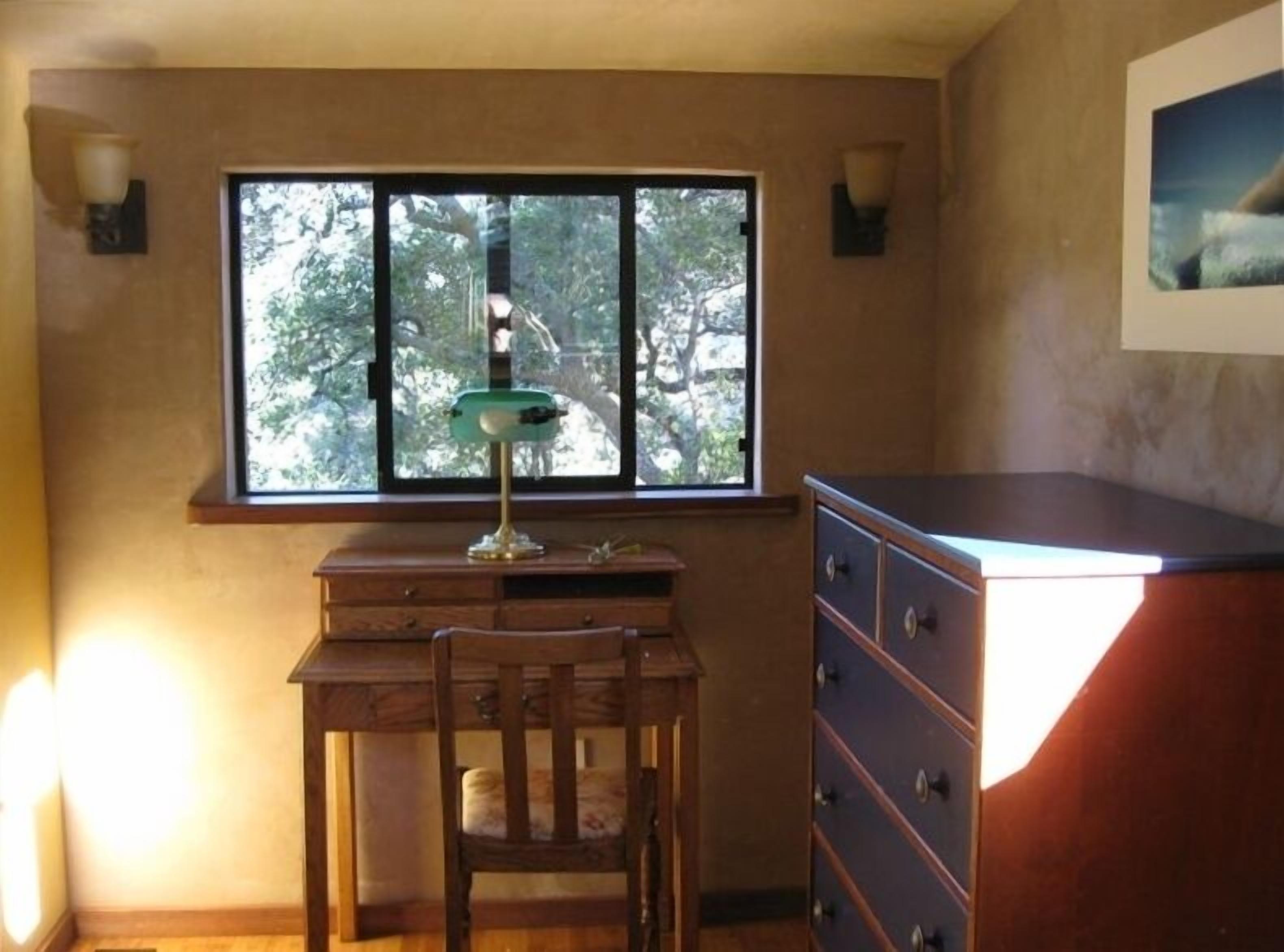 Gem of a cabin with craftsman touches in a very lovely setting with internet 