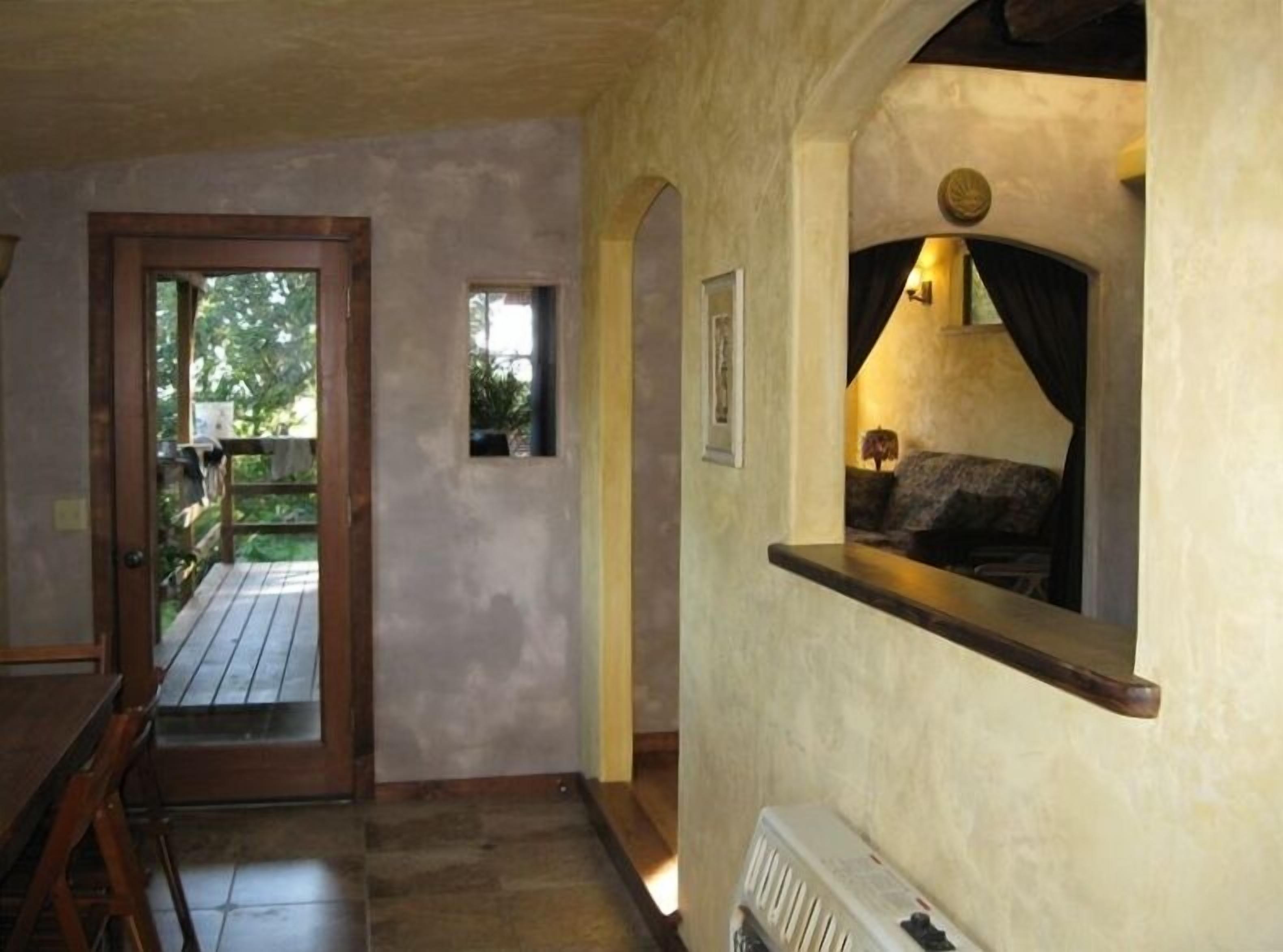 Gem of a cabin with craftsman touches in a very lovely setting with internet 