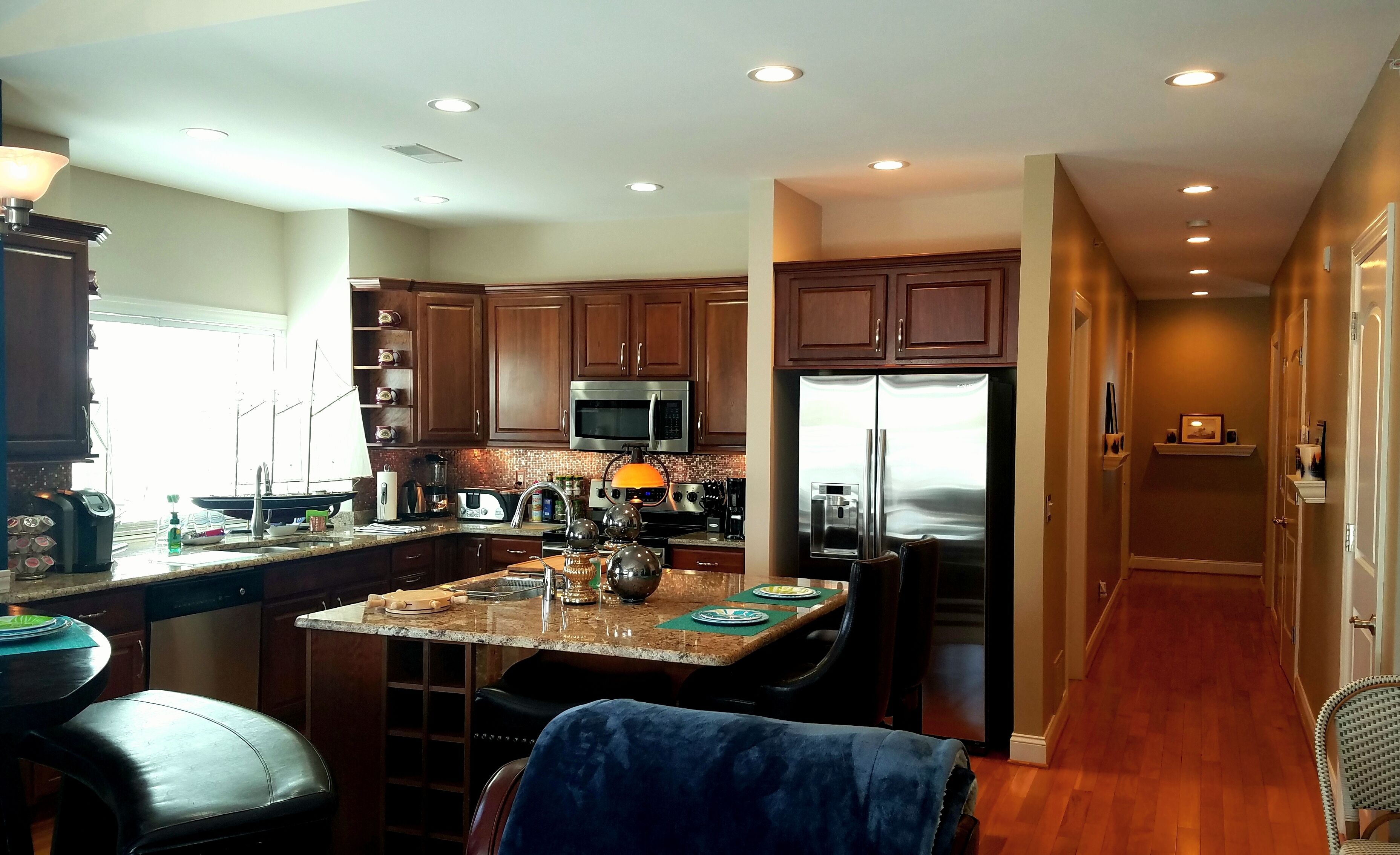 CHARLEVOIX HOME* LUXURY BEDS/JACUZZI*LEO/MIL/EMS disc