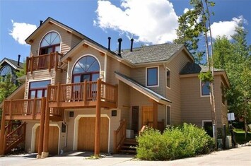 Elk Ridge Lodge.  Tri-level, 2,500 sq ft townhome.