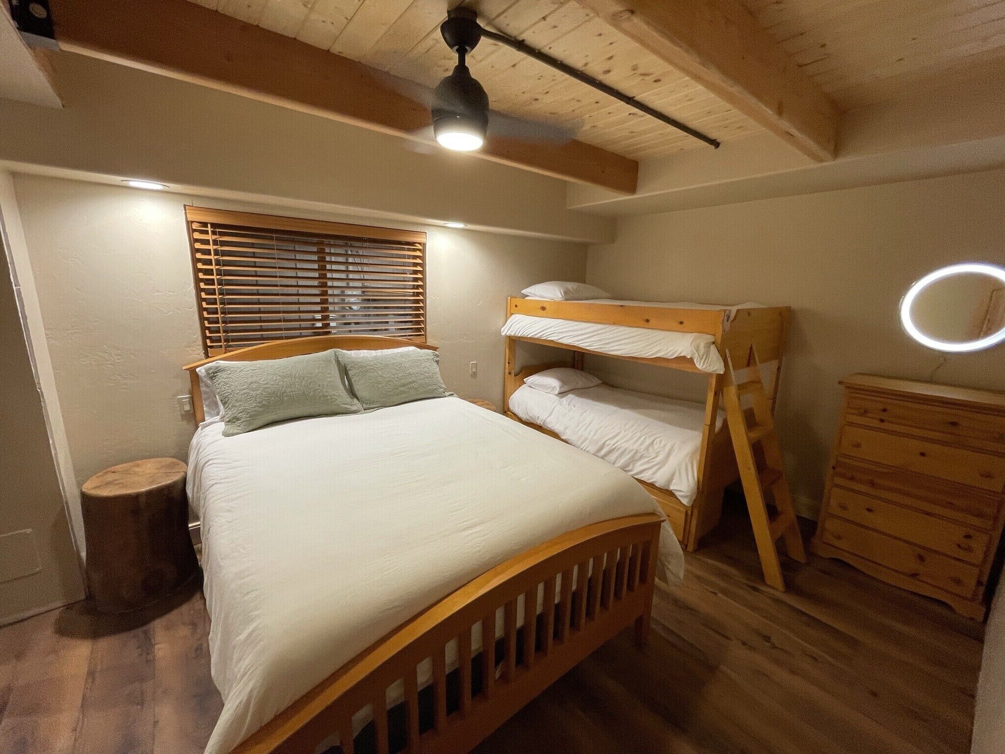 Waterfront park just below HOUSE🍎Buoy🍒Hot tub🍇Wineries🍷🍔BBQ  🚴‍♀️ 