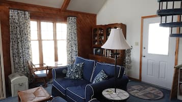 TV, DVD-spiller, filmbibliotek og stereoanlegg