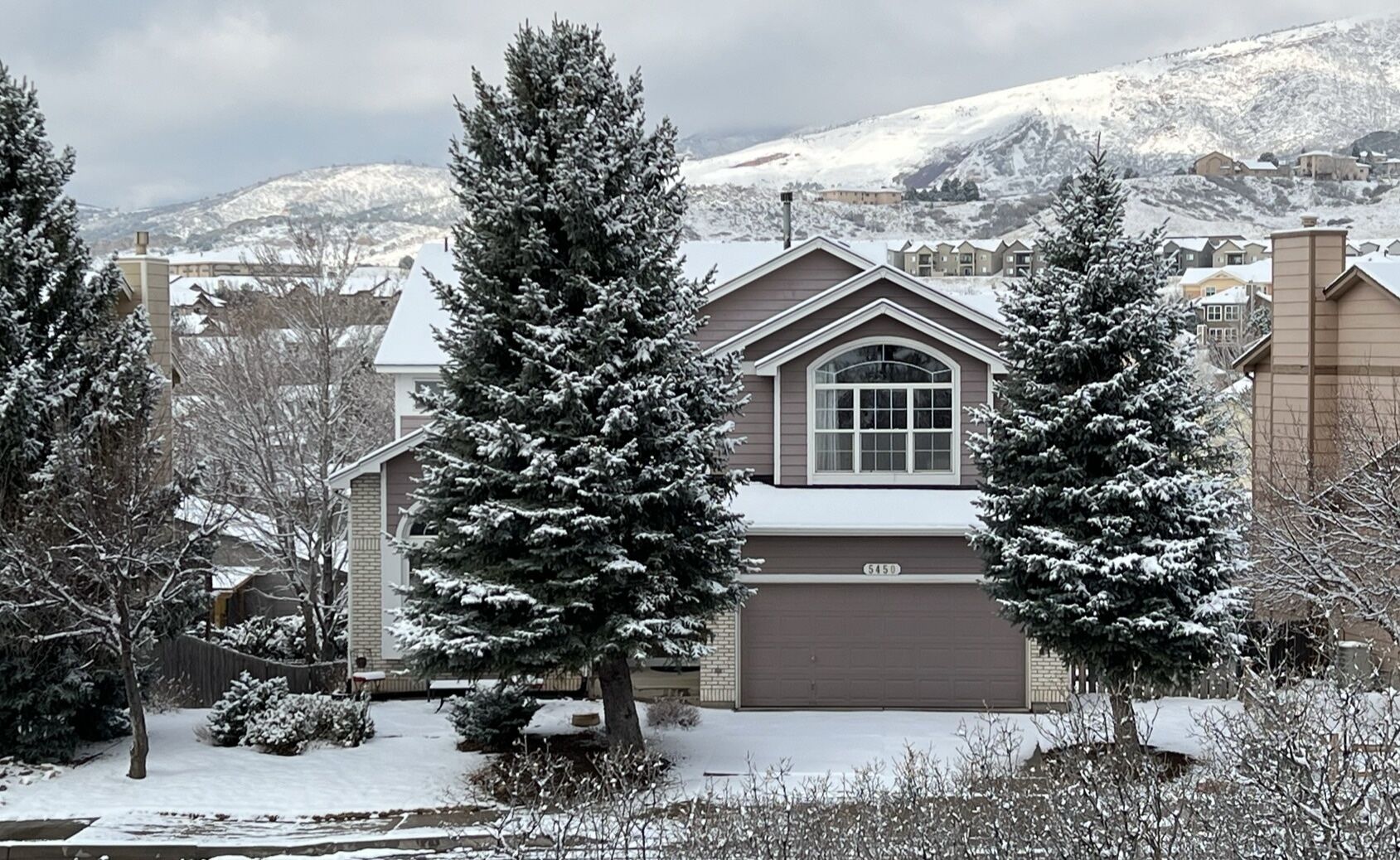 Winter getaway home - Perfect for large gatherings. PET FRIENDLY!