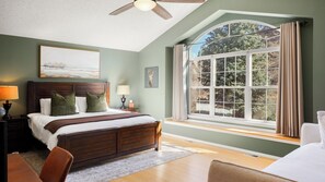 6 bedrooms, desk, iron/ironing board, travel cot