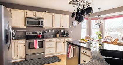 Juhli vapaapäiviä kodikkaassa kodissamme !!! Kylmä sää lämmin takka!