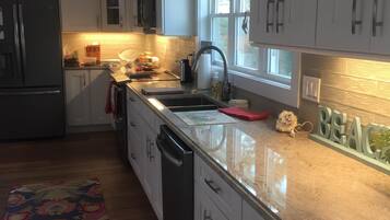 Frigorífic, microones, forn i placa de cuina