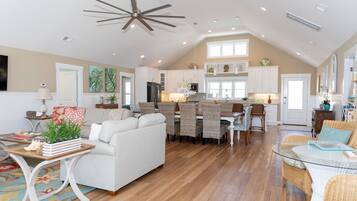 Smart-TV, DVD-Player, Tischtennisplatte