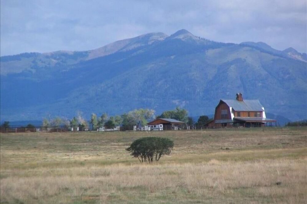 Quiet Seclusion at a Working Ranch!