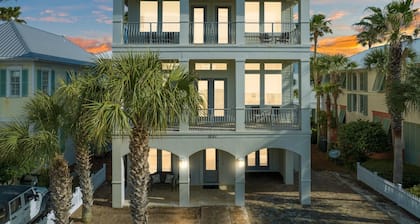 GRAYT ESCAPE! Private Pool & Spa, 6 BR, 6.5 BATH SLEEPS 18!