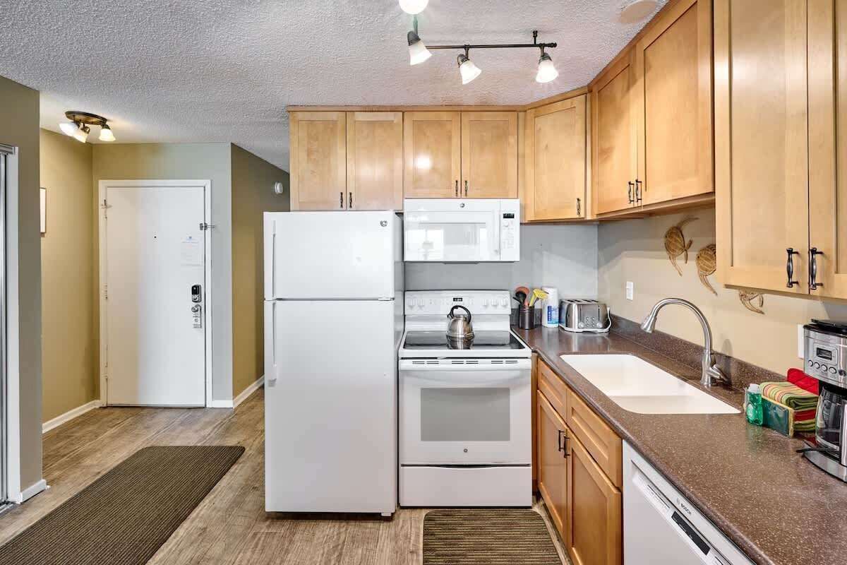 雪櫃、微波爐、焗爐、爐具