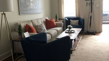 TV, lettore DVD, tavolo da calcetto