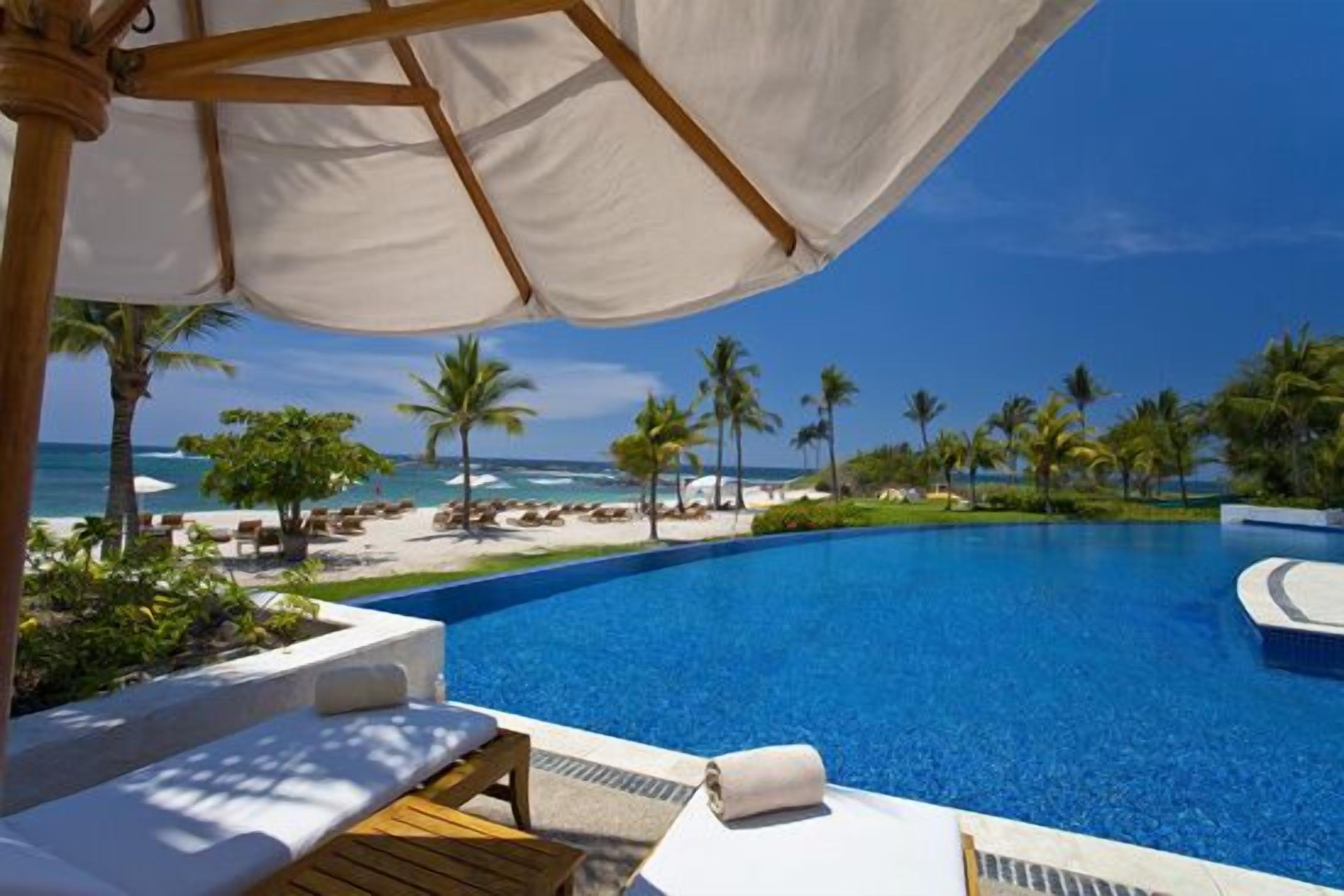 St Regis Beach Club