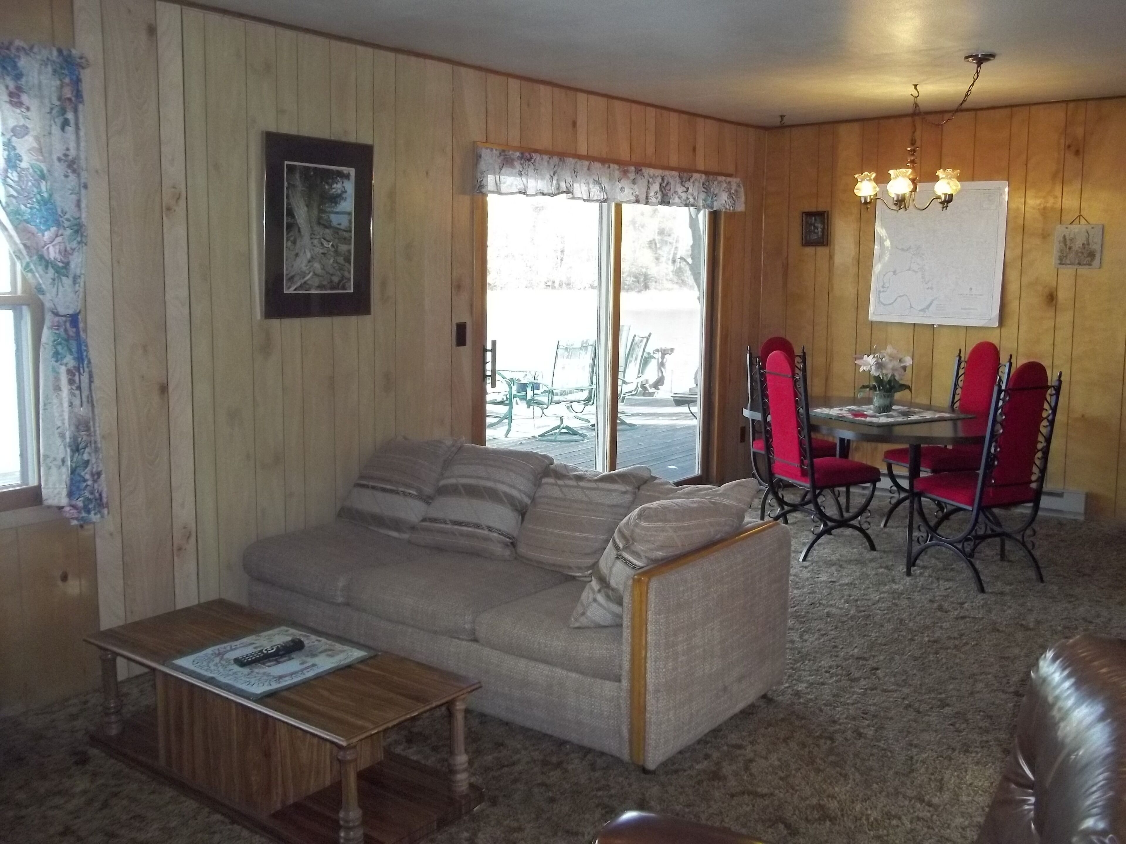Lake of the Woods-Rainy River Waterfront Home.   Fall and Winter Walleyes Await!