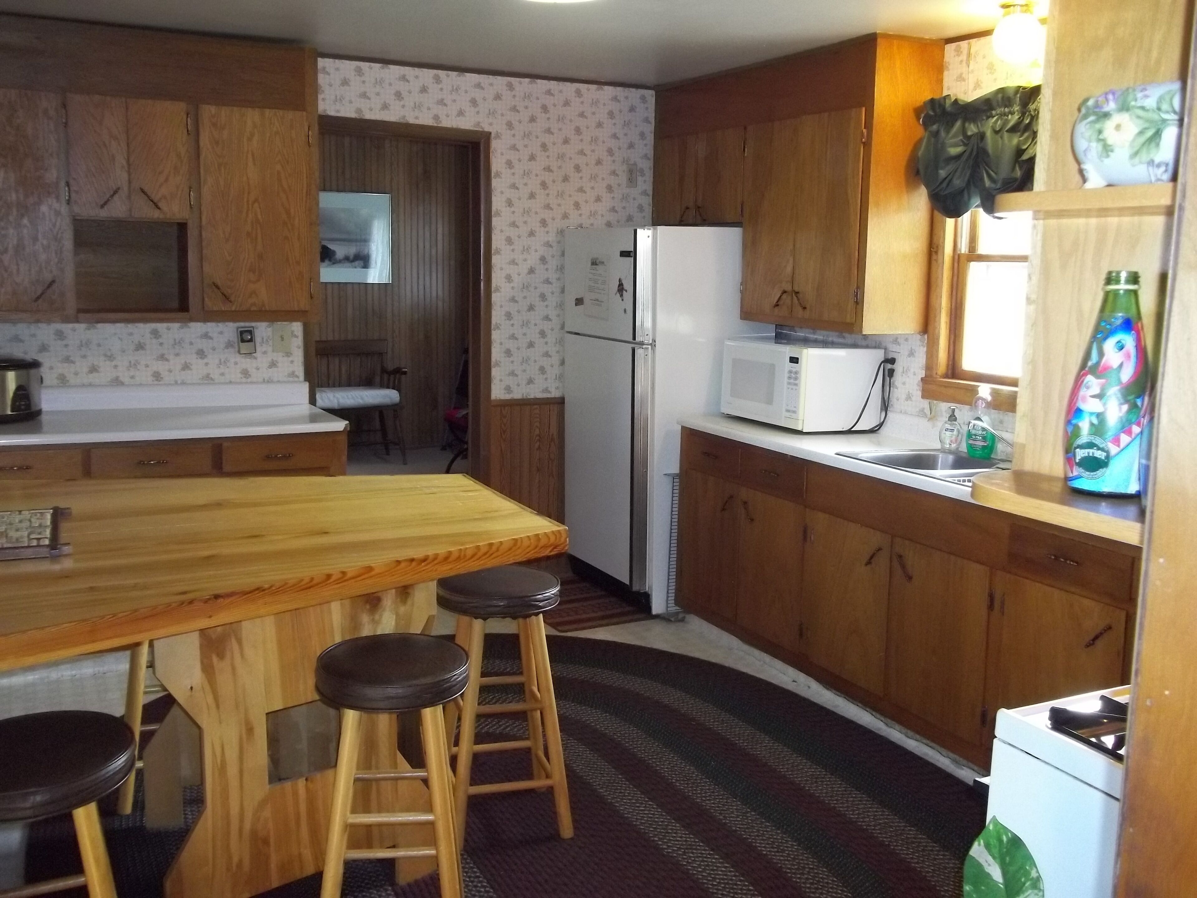 Lake of the Woods-Rainy River Waterfront Home.   Fall and Winter Walleyes Await!