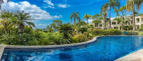 屋外プール、温水プール