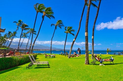Oceanfront Condo at Sugar Beach Resort- Stunning Sunsets and Beach Front