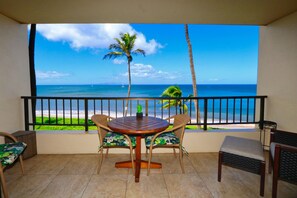 Outdoor dining - Oceanfront Condo at Sugar Beach Resort- Stunning Sunsets and Beach Front (Kihei)