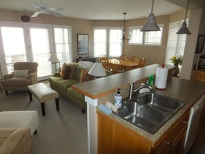 Smart TV, fireplace, stereo