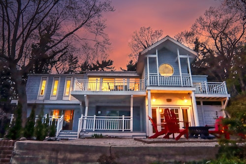 Stunning Lake View, Remodeled Home -Close to Oval Beach-Very clean
