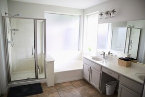 Combined shower/bathtub, hair dryer, towels, soap