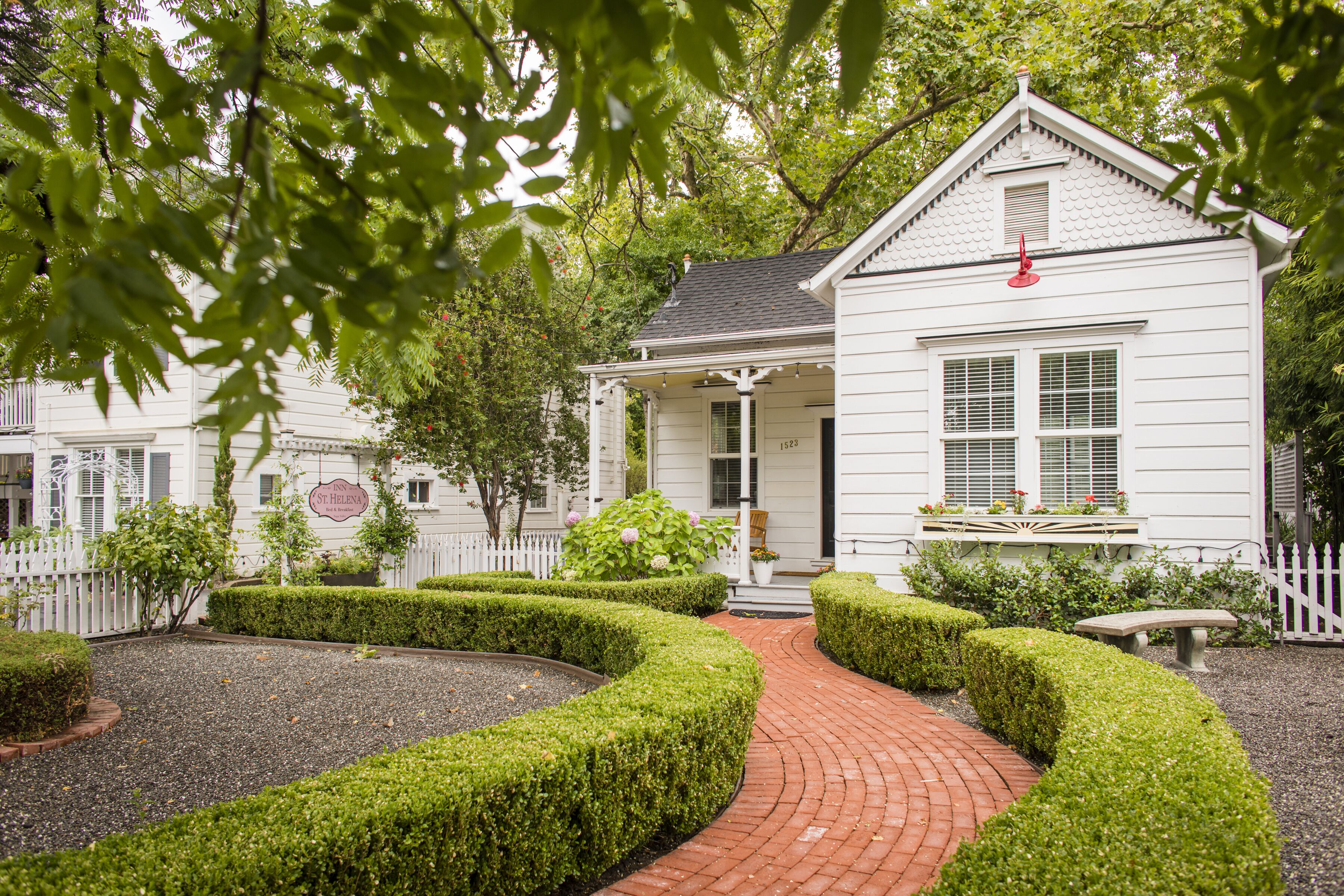 Luxury Cottage in Downtown St. Helena, Disinfected, Spacious