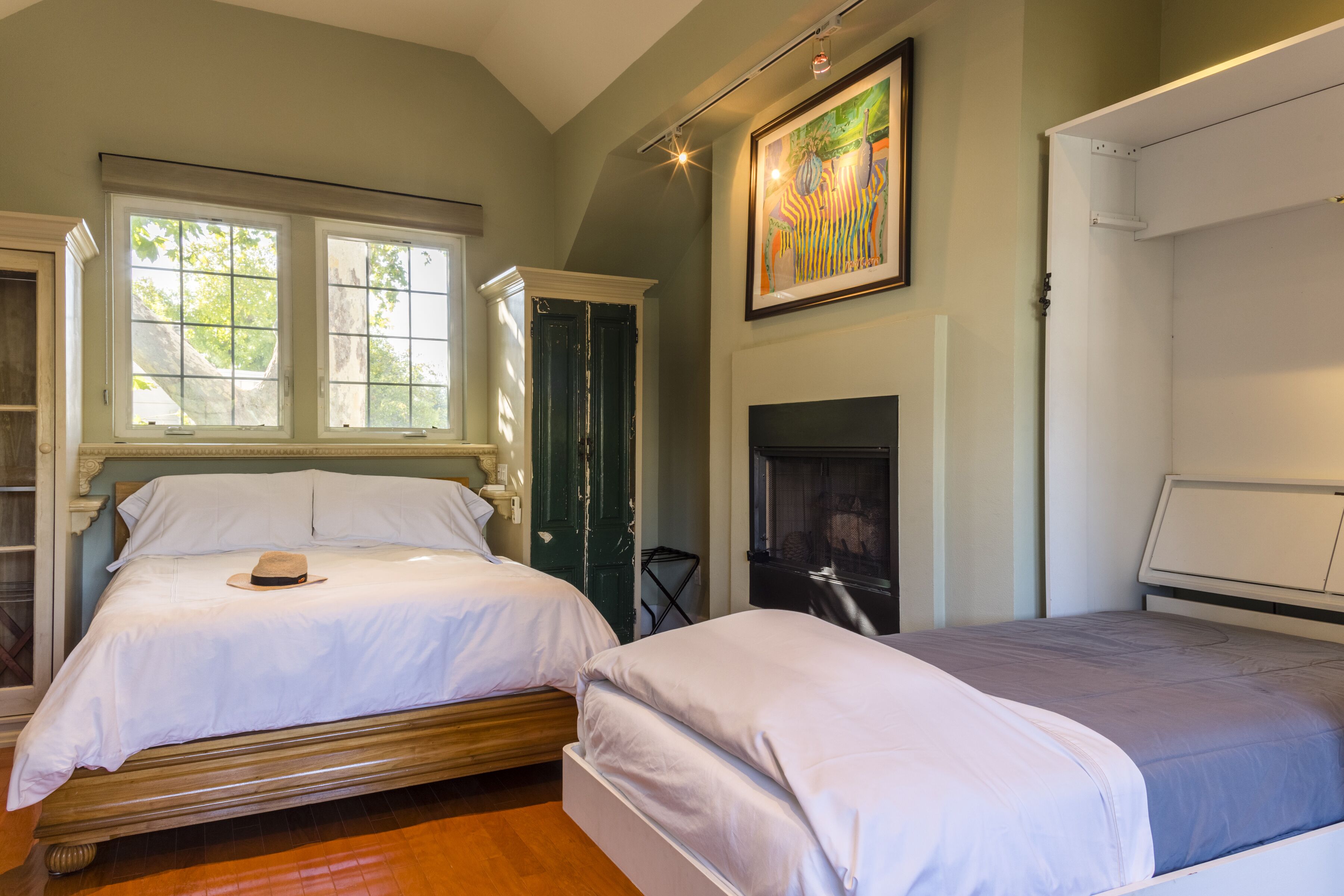 Luxury Cottage in Downtown St. Helena, Disinfected, Spacious