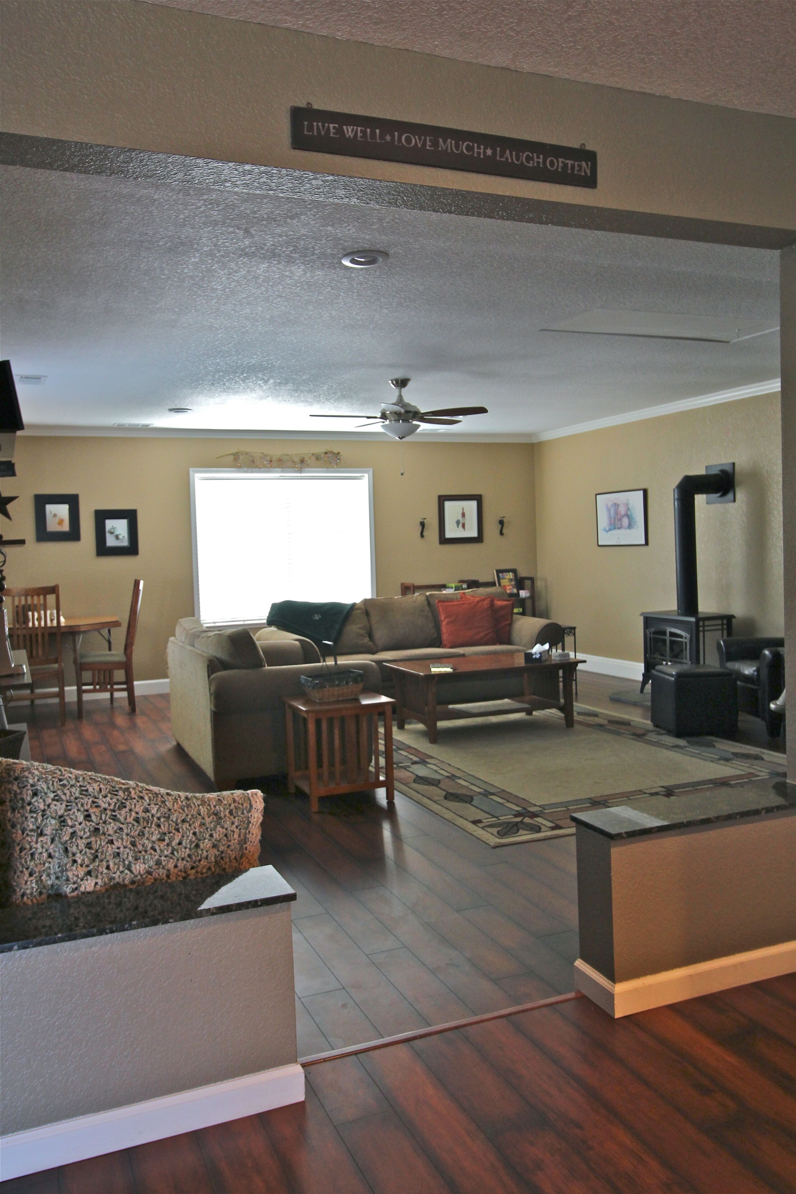 Rocky Hill Retreat – Great Space, Great View, Walk to Main Street!